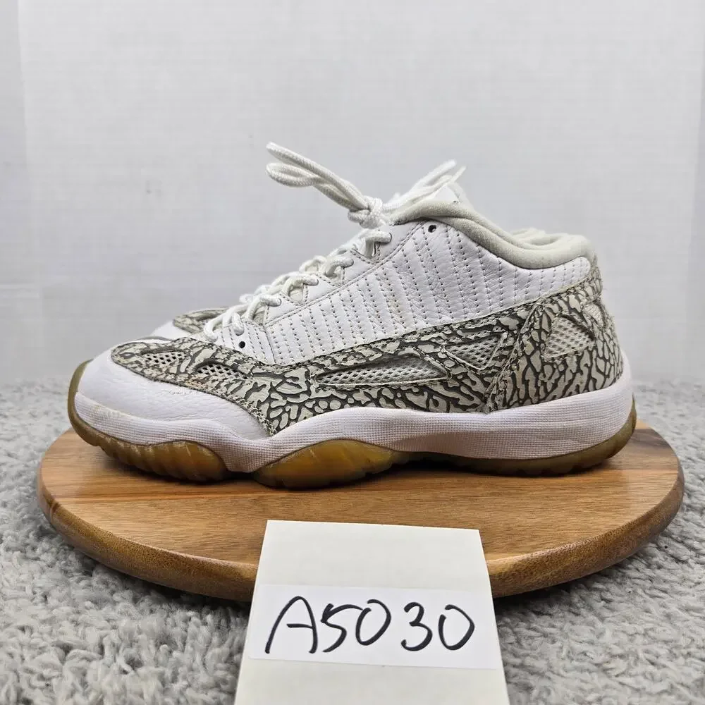 Jordan 11 Retro Low IE Men 8.5 Cobalt 2015 Casual Lifestyle Sneaker 306008-102